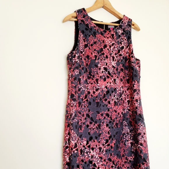Vince Camuto lace overlay sleeveless shift dress - Picture 4 of 6